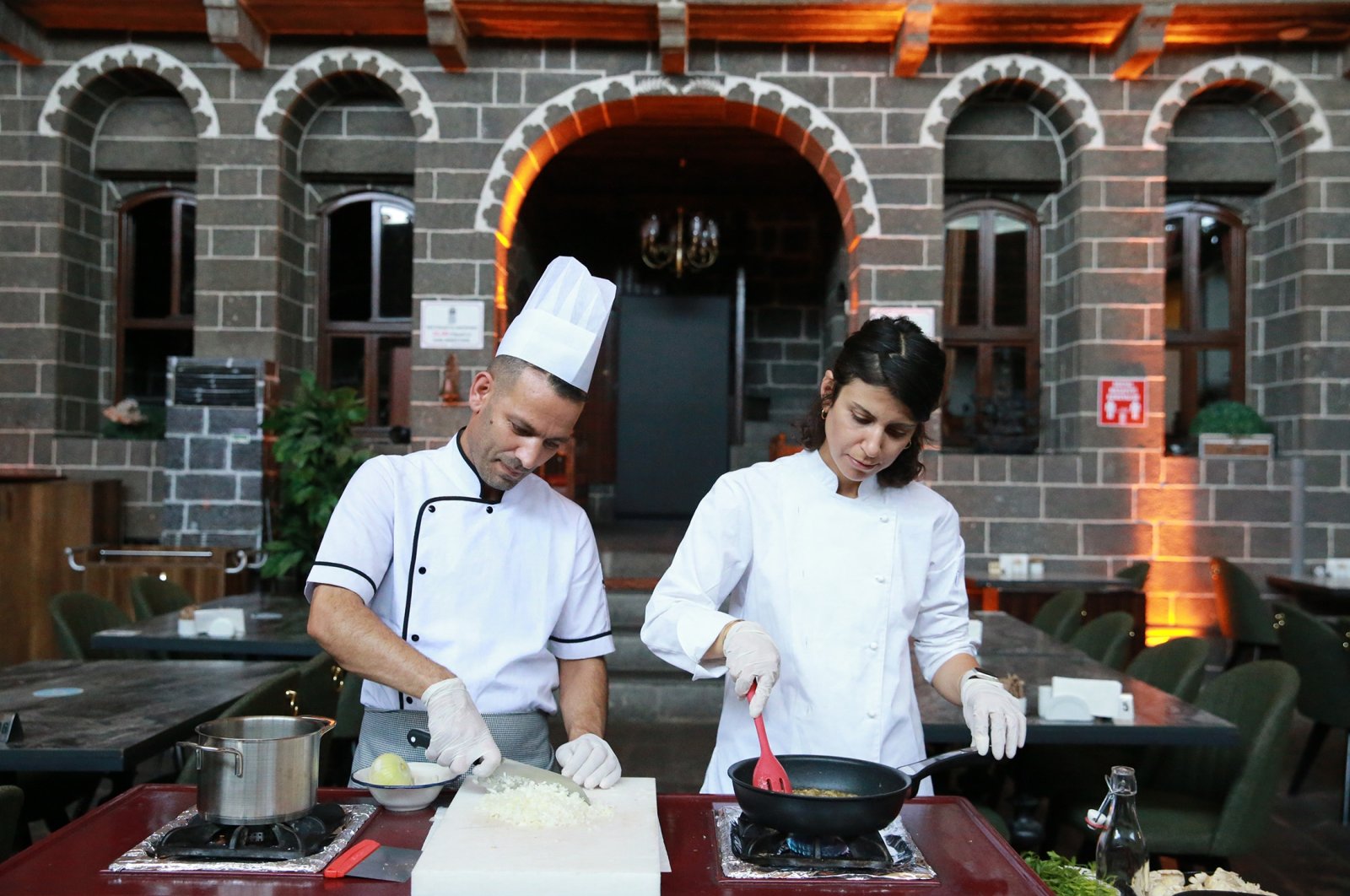 Guru di Diyarbakır mengadaptasi masakan lokal tradisional menjadi vegan