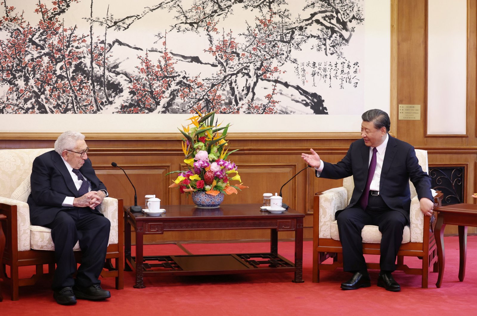 Chinese President Xi Jinping (R) and Henry Kissinger, former U.S. secretary of state, at a meeting in Beijing, China, July 20, 2023. (Reuters Photo)