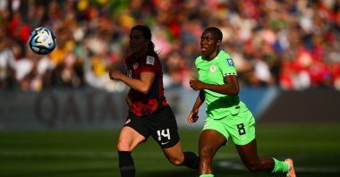 Canada's Vanessa Gilles (L) fights for the ball with Nigeria's Asisat Oshoala (R) during the FIFA Women's World Cup 2023 match at Melbourne Rectangular Stadium, Melbourne, Australia, July 21, 2023. (EPA Photo)