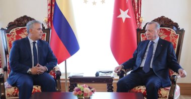 A handout photo from the Turkish President&#039;s Press Office shows President Recep Tayyip Erdoğan (R) speaking with the President of Colombia Ivan Duque Marquez before their meeting in Istanbul, Türkiye, May 20, 2022. (EPA Photo)