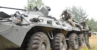This Belarusian Defense Ministry handout photo shows a fighter from the Russian Wagner mercenary group and a Belarusian service member taking part in a joint training at the Brest military range outside Brest, Belarus, July 20, 2023. (Reuters Photo)