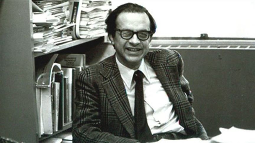 Fisikawan Turki Feza Gürsey.  (Foto Wikipedia)