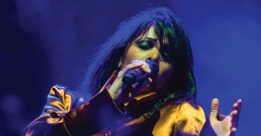 Yasmin Levy during a performance. (Photo courtesy of Piu Entertainment)