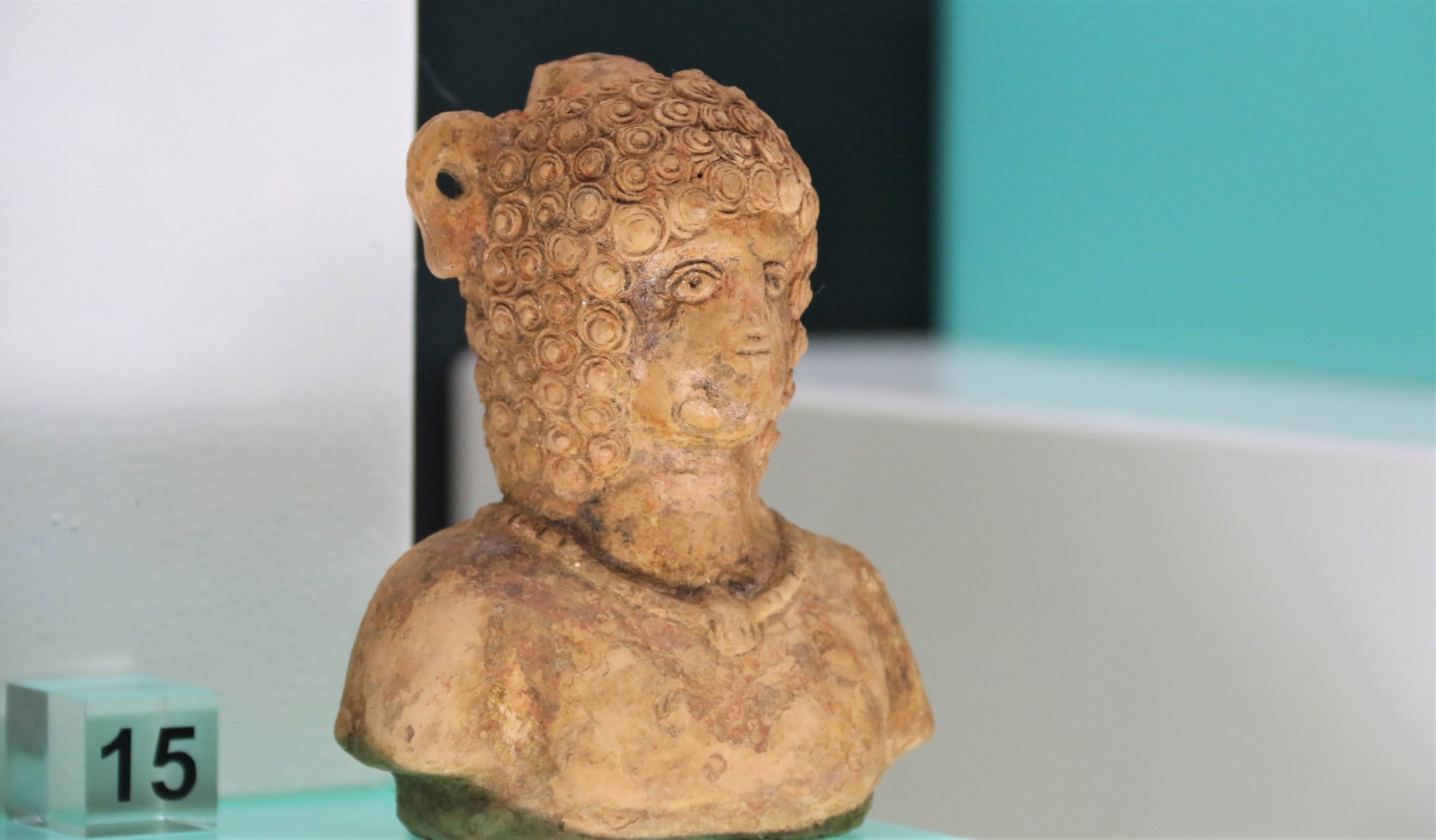 Area penggalian, yang dulunya digunakan sebagai terminal bus dan pasar, diserahkan ke Museum Antalya dengan upacara penandatanganan dan sekarang menampilkan artefak yang berusia sekitar 700 tahun, Antalya, Türkiye, 20 Juli 2023. (Foto DHA)