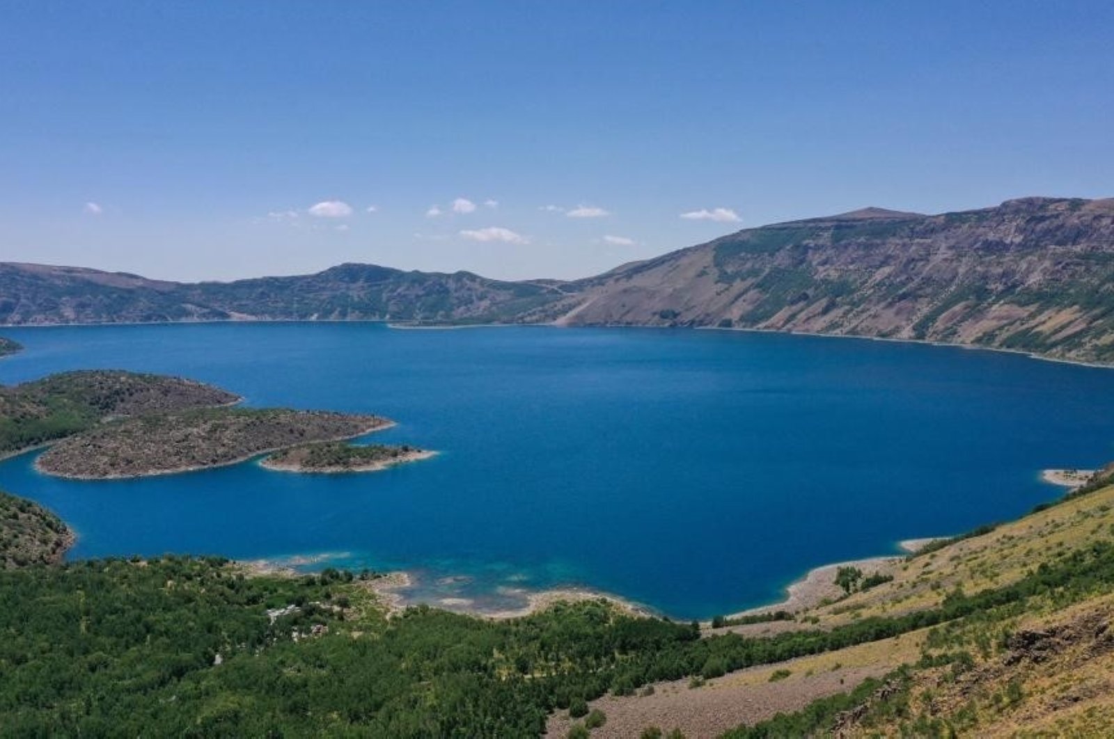 Pengunjung berduyun-duyun ke Danau Kawah Nemrut untuk menyaksikan festival Van Türkiye