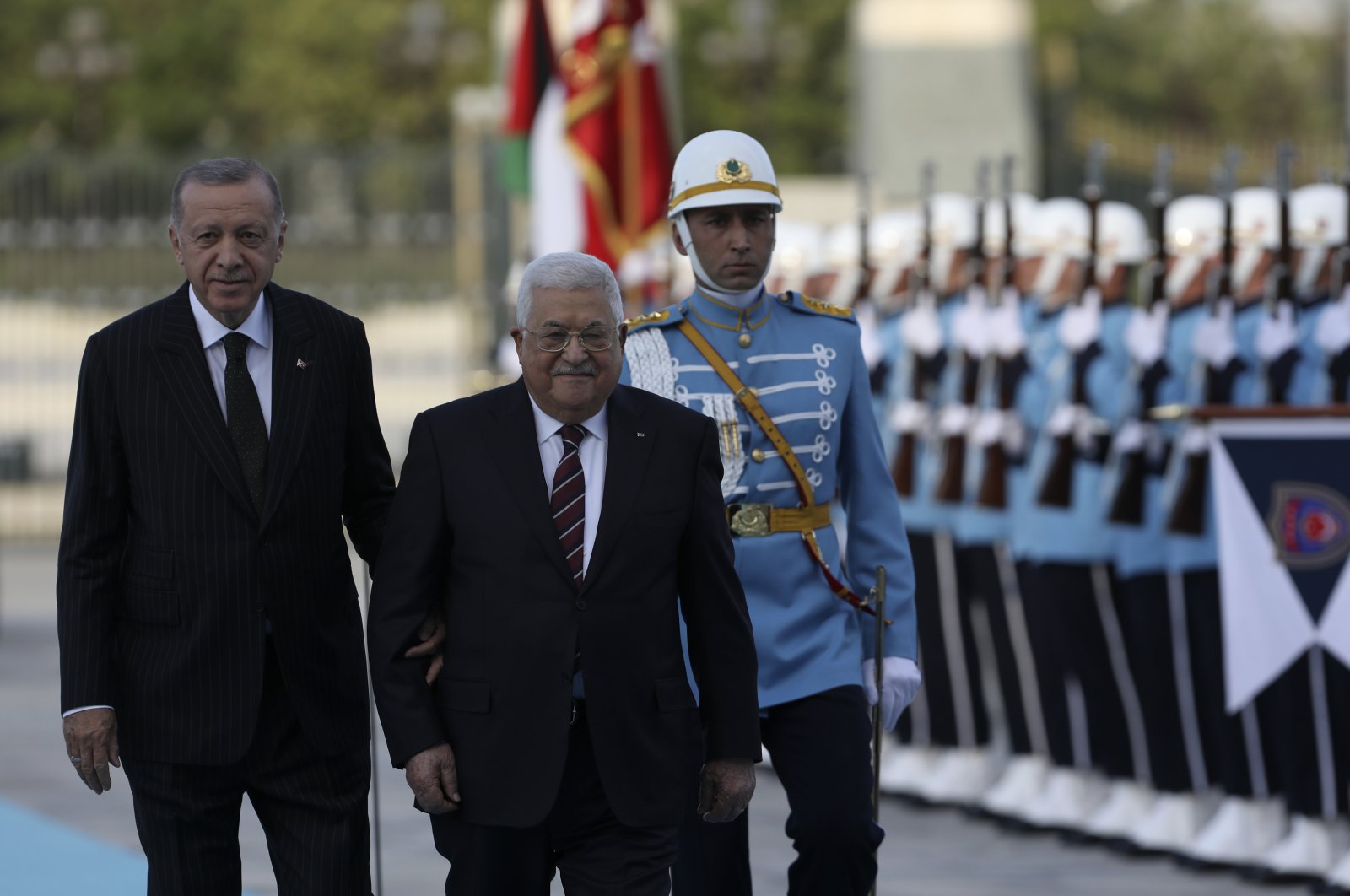 President Recep Tayyip Erdoğan, left, and Palestinian President Mahmoud Abbas review a military honor guard during a welcome ceremony in Ankara, Tuesday, Aug. 23, 2022. (AP File Photo)