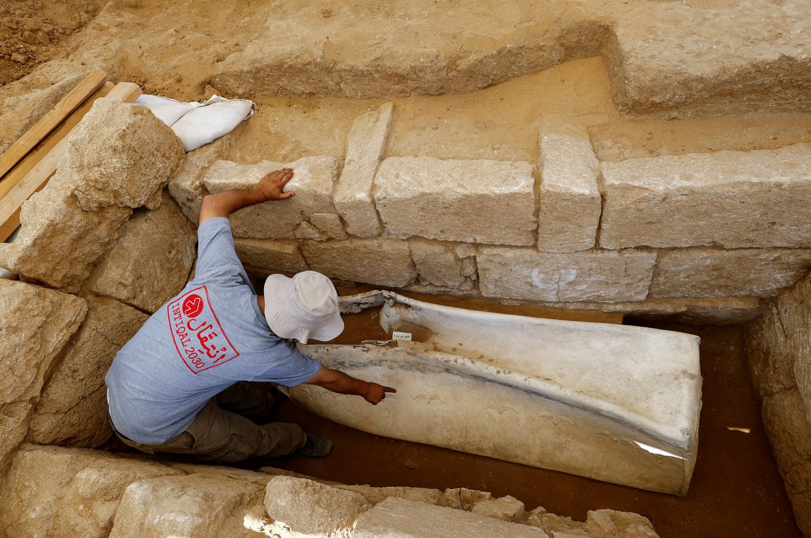 Lebih dari 125 makam dengan 2 sarkofagus langka ditemukan di pemakaman era Romawi di Gaza