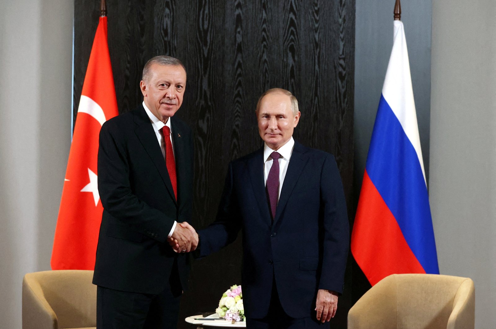 Russian President Vladimir Putin and President Tayyip Erdoğan shake hands during a meeting on the sidelines of the Shanghai Cooperation Organization (SCO) summit in Samarkand, Uzbekistan Sept.16, 2022. (Sputnik via Reuters, File Photo)