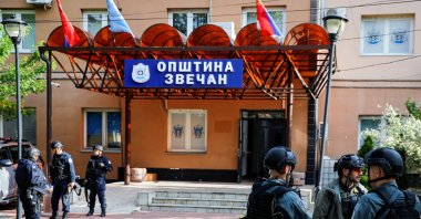 Members of Kosovo special police forces guard the municipal offices in Zvecan after ethnic Serb protestors tried to prevent a newly-elected ethnic Albanian mayor from entering the office in Zvecan, Kosovo, May 27, 2023. (Reuters File Photo)
