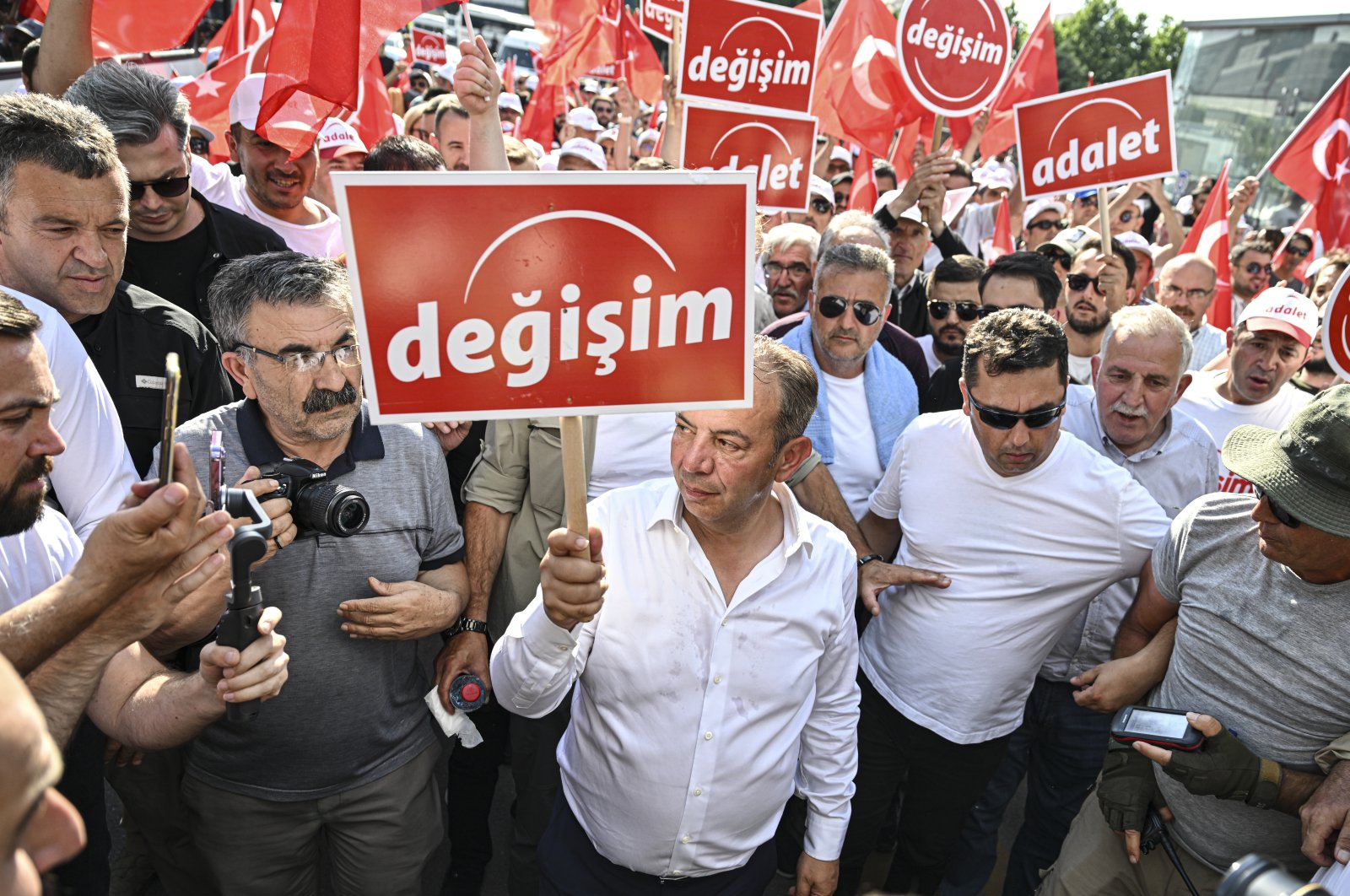 The mayor of northern Bolu province from the Republican People&#039;s Party (CHP) Tanju Özcan (C) holds up a sign that reads “Change” as he leads a crowd in a march of protest to CHP headquarters in the capital Ankara, Türkiye, July 12, 2023. (AA Photo)