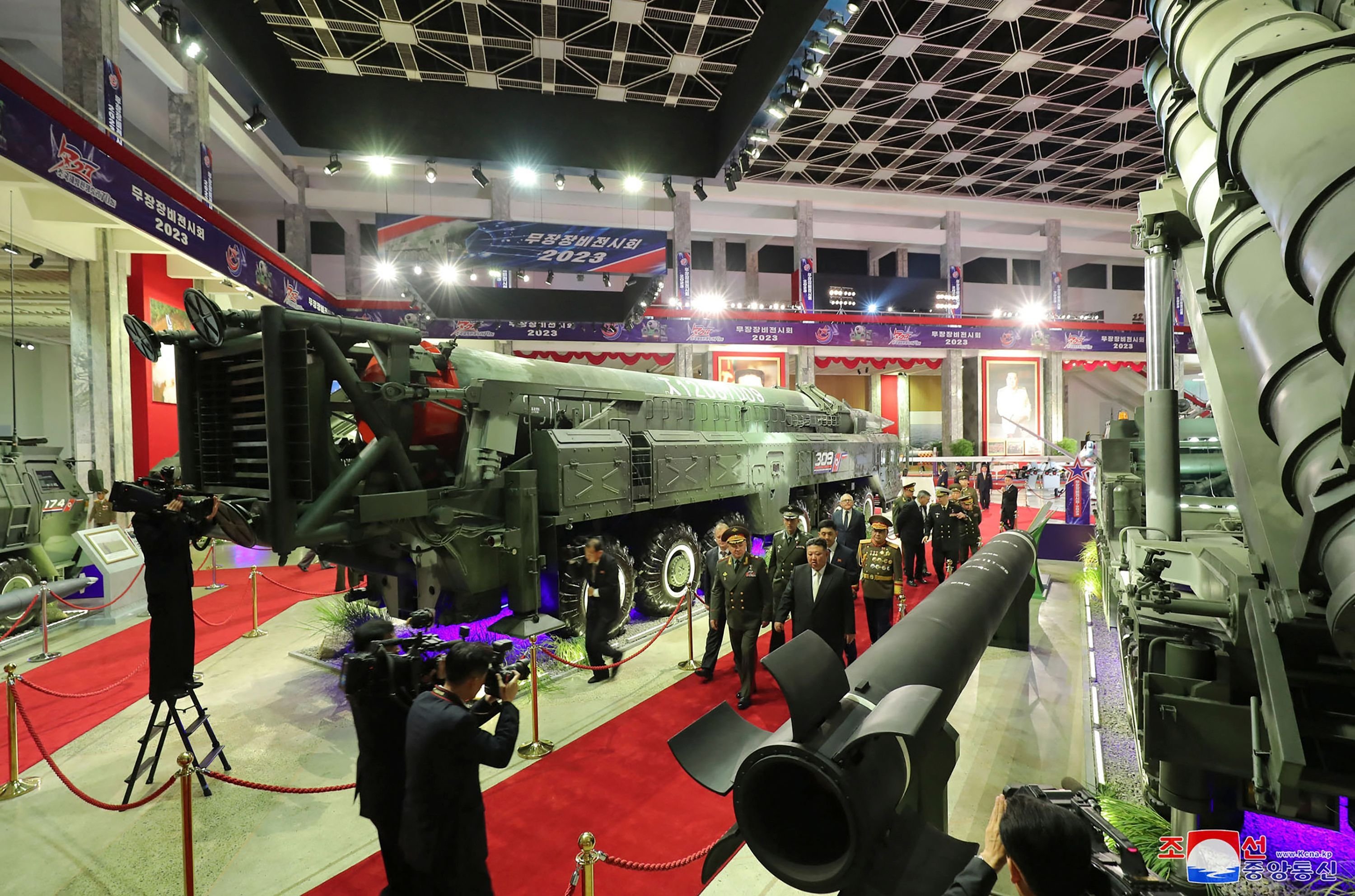 North Korean leader Kim Jong Un (C) visits the weaponry exhibition house with Russia's Defense Minister Sergei Shoigu and members of the military delegation in Pyongyang, North Korea, in this image released by North Korea's KCNA, July 27, 2023. (AFP Photo)