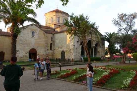 Allure of Hagia Sophia Mosque in Türkiye’s Trabzon attracts int’l visitors