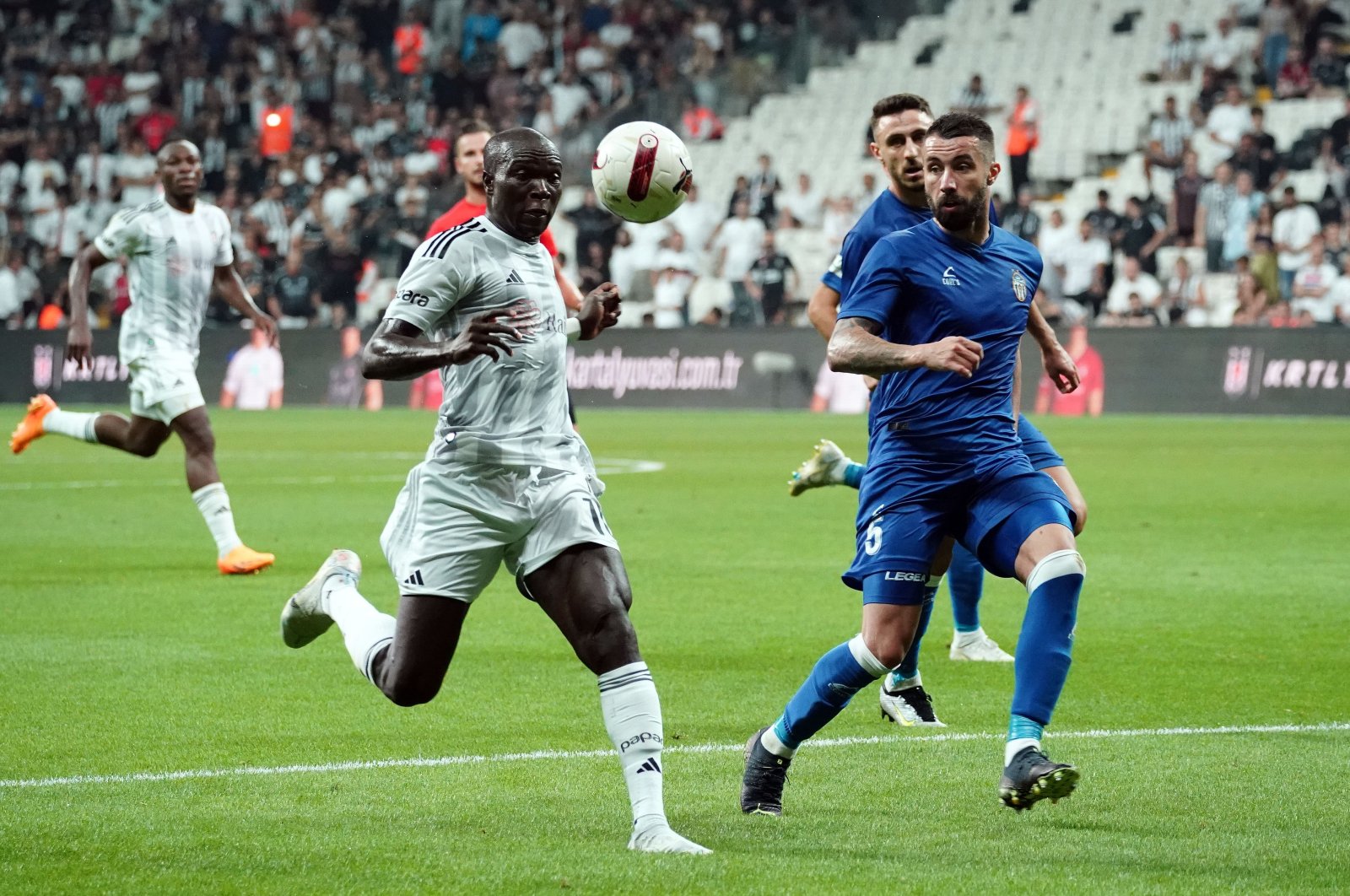 Beşiktaş&#039;s Vincent Aboubakar (L) in action against Tirana during the UEFA Europa Conference League qualification match, Istanbul, Türkiye, July 27, 2023. (AA Photo)