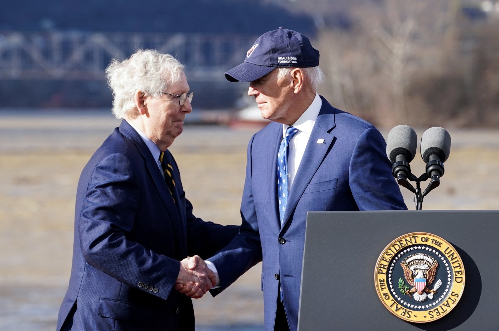 U.S. President Joe Biden shakes hands with U.S. Senate Republican Leader Mitch McConnell at an event, Kentucky, U.S., Jan. 4, 2023. (Reuters Photo)