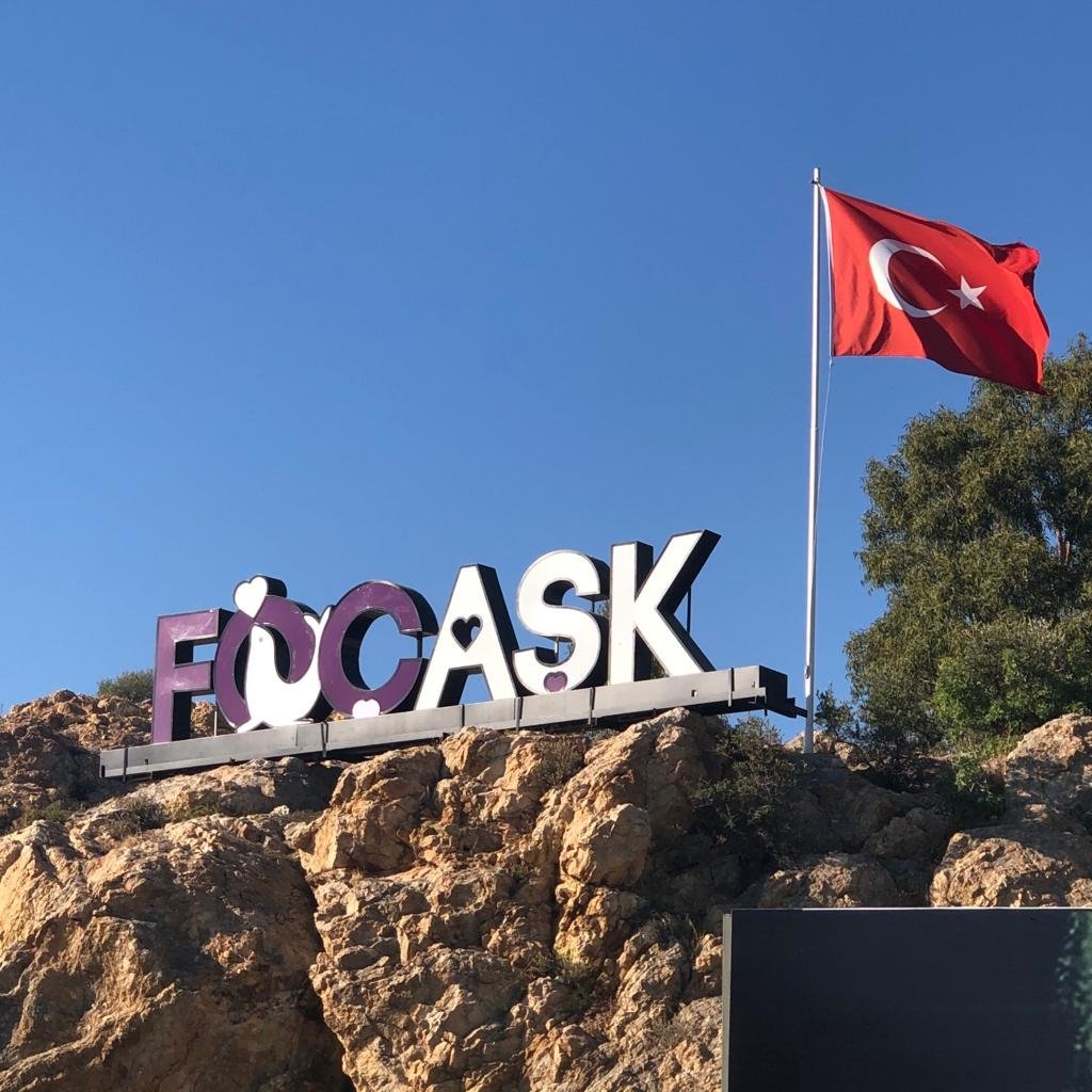 A sign that reads 'Foçaşk' (a play of words incorporating Turkish noun for love and Foça) as seen from a beach in the namesake district in Izmir, western Türkiye. (Photo by Emre Başaran)