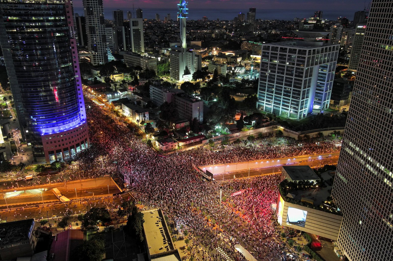An aerial view shows protesters demonstrating against Israeli Prime Minister Benjamin Netanyahu and his nationalist coalition government&#039;s judicial overhaul, in Tel Aviv, Israel, July 29, 2023. (Reuters Photo)