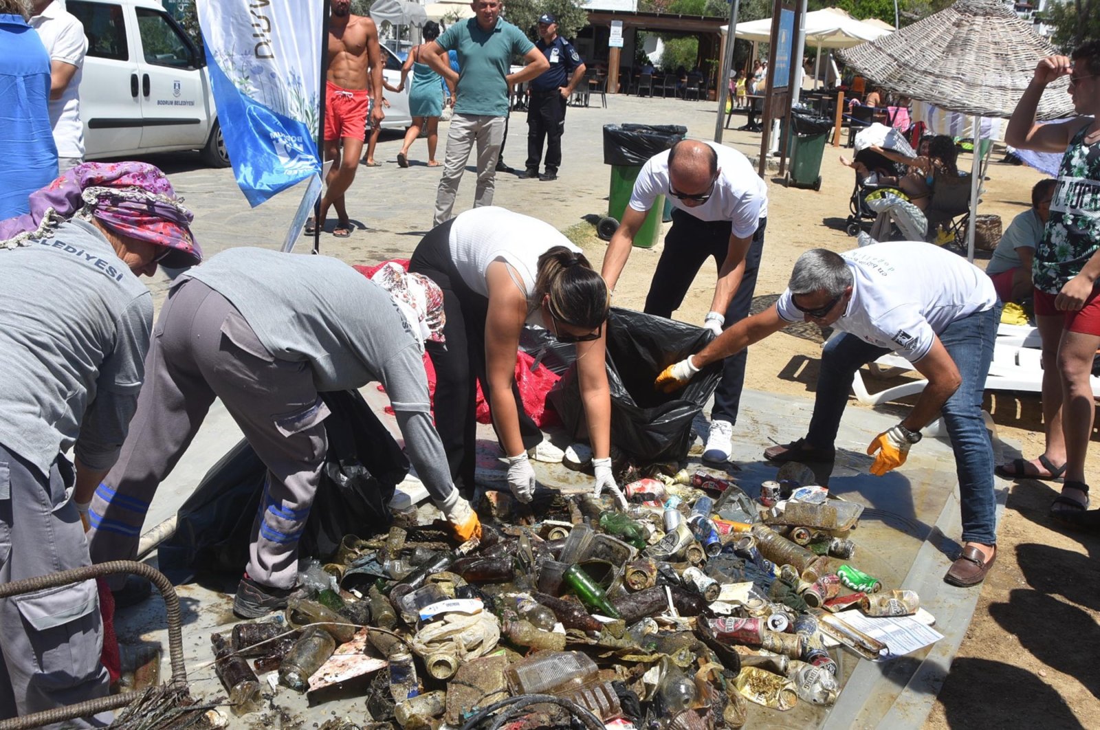 18 tons of trash removed from Türkiye’s forest, beach