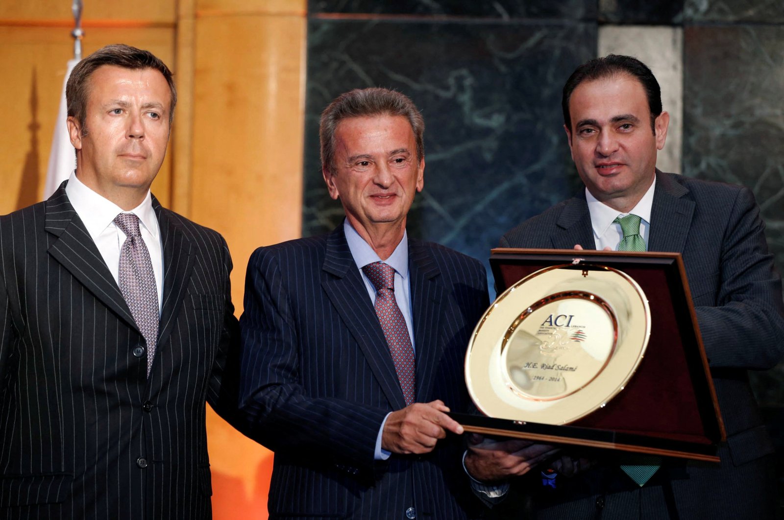 Lebanon&#039;s Central Bank Governor Riad Salameh (C) receives an honorary award from ACI President in Lebanon Naji Echo (R) as they pose with ACI Int&#039;l President Delegated Marshall Bailey during ACI Lebanon Golden Jubilee Grand Celebration, in Beirut, Lebanon, Sept. 1, 2014. (Reuters Photo)