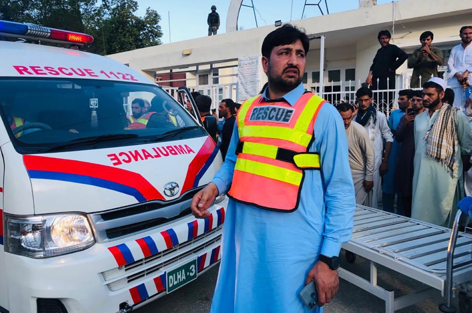 40 killed, 130 wounded in explosion at Pakistan political rally