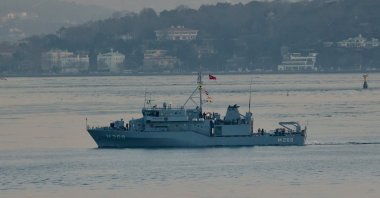 The Turkish Naval Forces Command's Aydın class minehunting vessel TCG Akçakoca sails on the Bosporus in Istanbul, Türkiye, March 26, 2022. (Reuters File Photo)