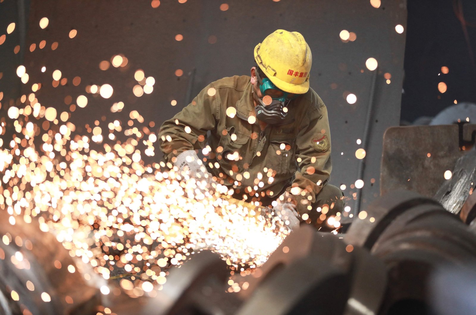 A worker welds metal at a factory in Hangzhou in China&#039;s eastern Zhejiang province, July 15, 2023. (AFP Photo)