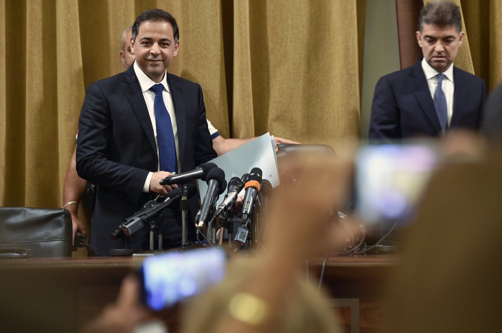 Wassim Mansouri (L), first deputy governor of Lebanon&#039;s central bank, arrives at a news conference in Beirut, Lebanon, July 31, 2023. (EPA Photo)
