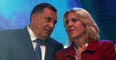Then-President of the Republika Srpska Milorad Dodik (L) speaks with Zeljka Cvijanovic in Banja Luka, Bosnia-Herzegovina, Oct. 5, 2018. (AP Photo)