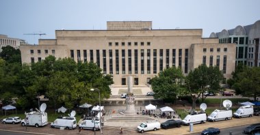 Media vans gather outside the E. Barrett Prettyman United States Courthouse in Washington, D.C., Aug. 1, 2023. (EPA Photo)