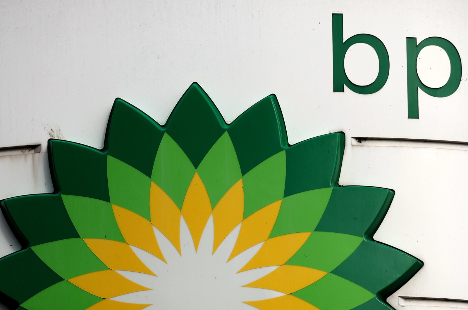 BP (British Petroleum) logo at a BP petrol station in London, Britain, 01 August 2023. (EPA/ANDY RAIN)