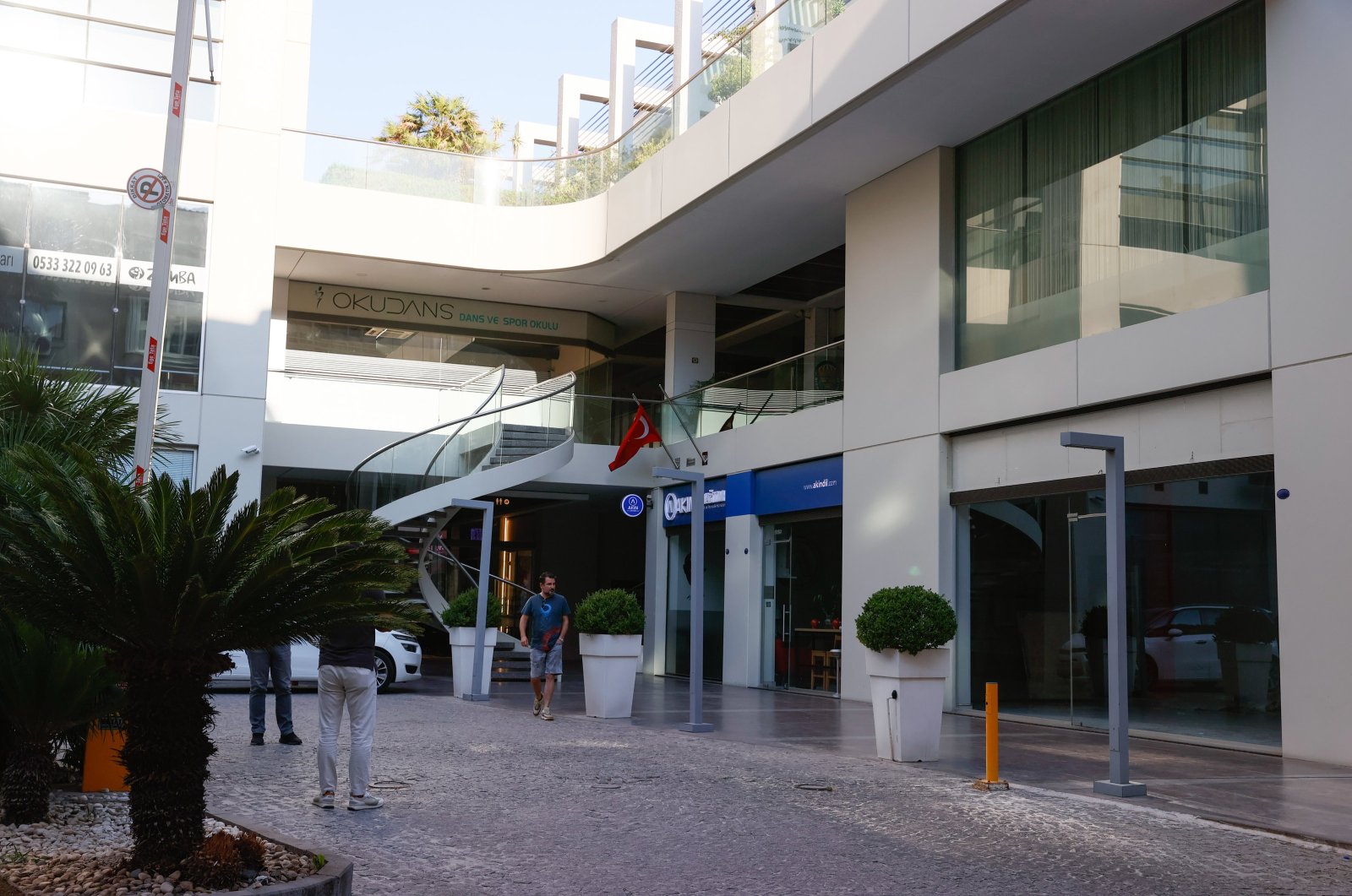 Staff critically injured in attack on Swedish Consulate in Türkiye