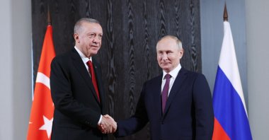 President Recep Tayyip Erdoğan shakes hands with Russian President Vladimir Putin during a meeting in Samarkand, Uzbekistan, Sept. 18, 2022. (IHA Photo)