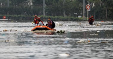 Rescue workers evacuate flood-affected residents with a boat after remnants of Typhoon Doksuri brought rains and floods in Beijing, China August 2, 2023. REUTERS/Tingshu Wang