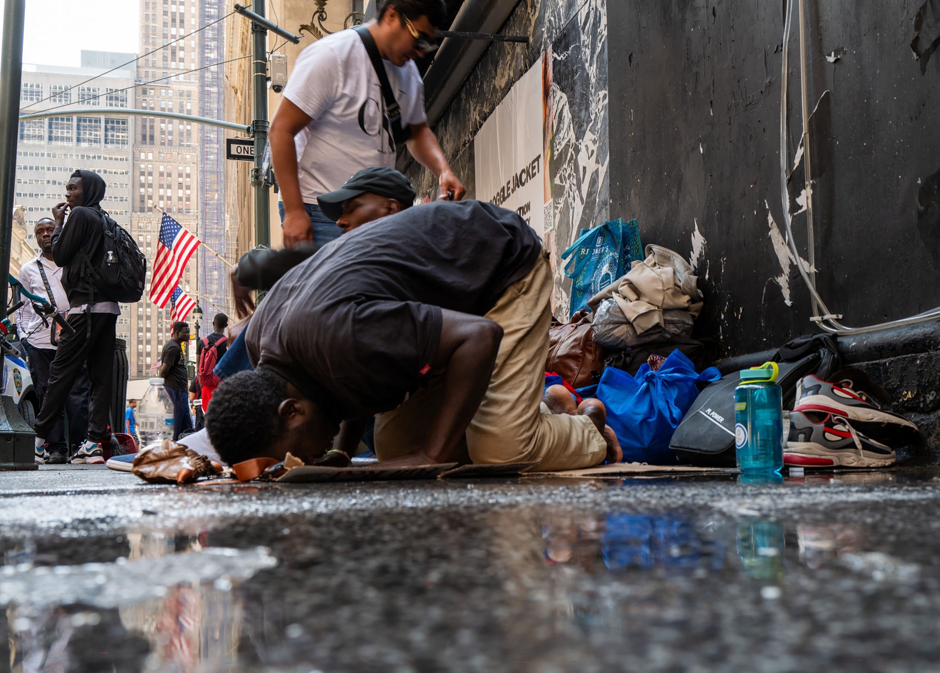 A Muslim man prays as he waits with hundreds of other recently arrived migrants to New York City, U.S., July 31, 2023. (AFP photo)