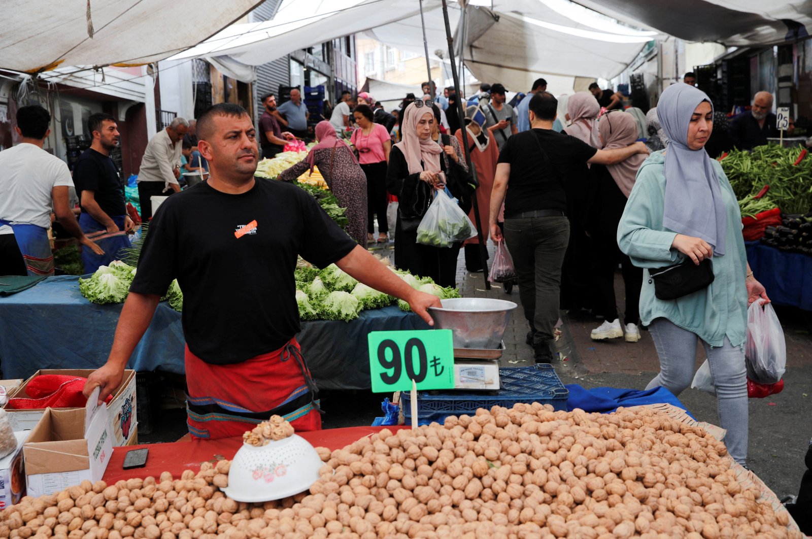 A vendor waits for customers at his stall at a fresh market in Istanbul, Türkiye, July 5, 2023. (Reuters Photo)