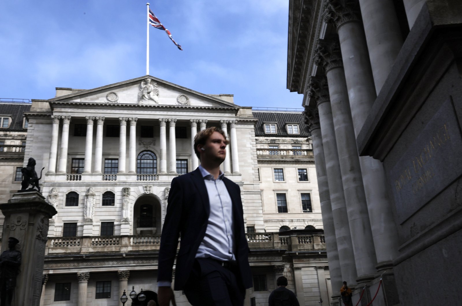 BoE hikes rate 14th time in row on high UK inflation