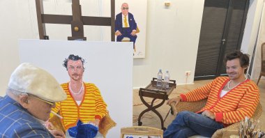 Undated handout photo issued by David Hockney of himself painting a portrait of Harry Styles which will go on display as part of &quot;David Hockney: Drawing from Life,&quot; which opens on Nov. 2 at the National Portrait Gallery in London, U.K., Aug. 2, 2023. (dpa Photo)