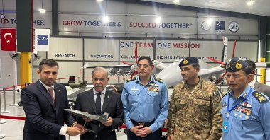 Baykar's Selçuk Bayraktar (L)  along with Pakistani Prime Minister Shahbaz Sharif (L 2) and Pakistani commanders poses in front of Bayraktar Akıncı UCAV after the ceremony in Rawalpindi, Pakistan, Aug. 4, 2023. (AA Photo)