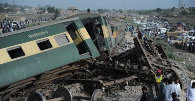 Pakistani security and rescue officials inspect the derailed carriages of a passenger train in Sanghar, Nawabshah, Pakistan, Aug. 6, 2023. (EPA Photo)
