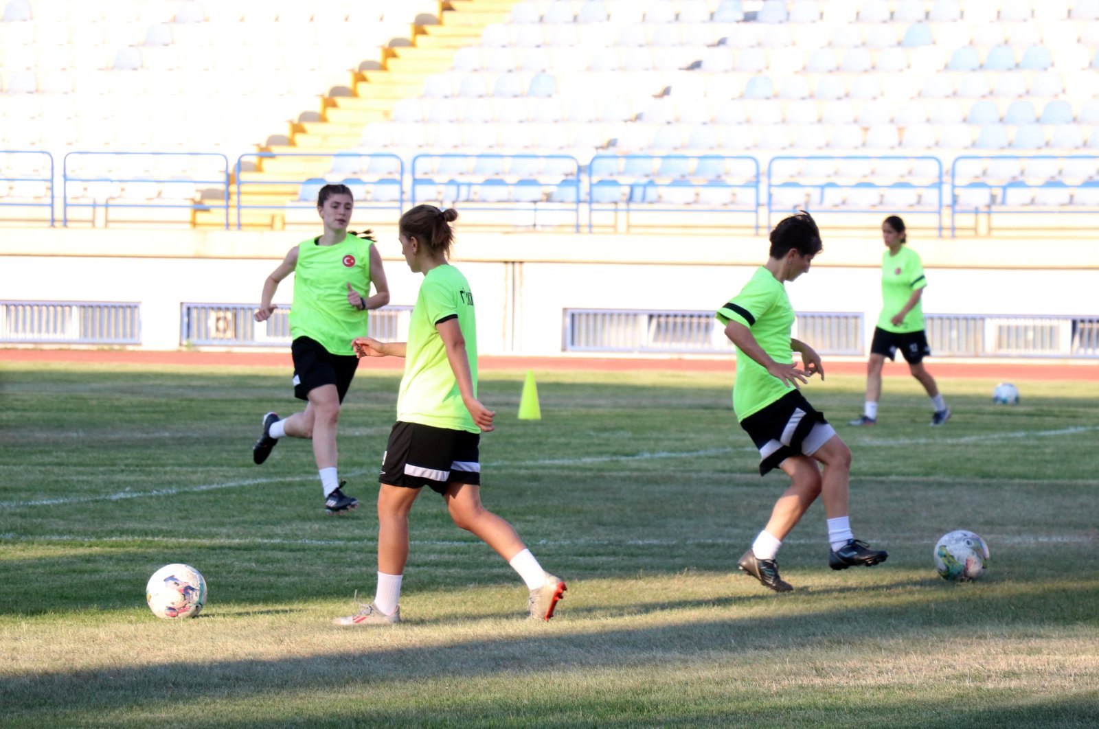 Turkish deaf women&#039;s national football players train for the 4th Deaf World Championship, at the Burhanettin Uysal Ay-Yildizli Stadium, Karabük, northern Türkiye, Aug. 2, 2023. (AA Photo)