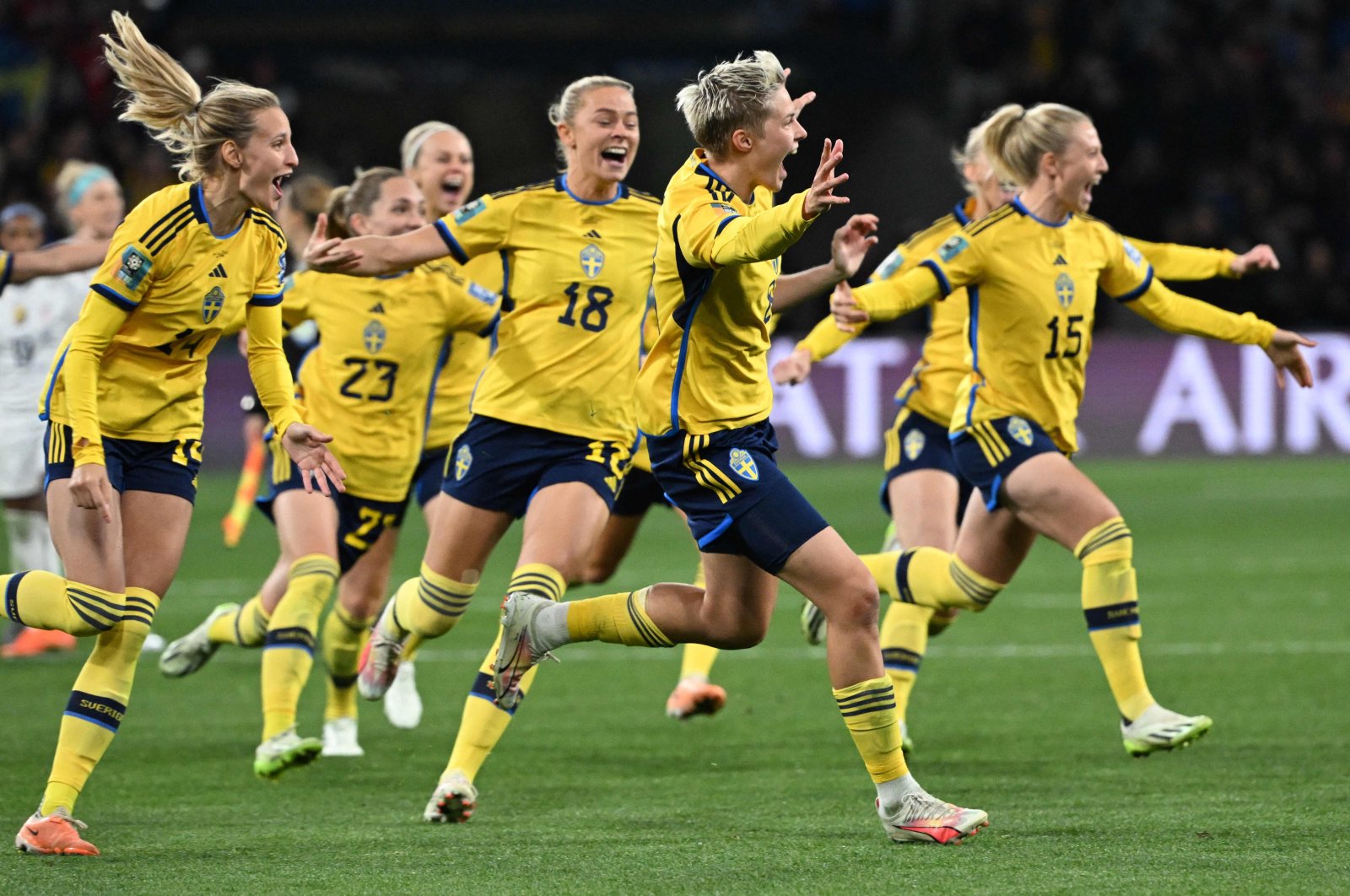 Sweden&#039;s forward Lina Hurtig (C) and teammates celebrate their win during the Australia and New Zealand 2023 Women&#039;s World Cup round of 16 football match between Sweden and U.S. at Melbourne Rectangular Stadium, Melbourne, Australia, Aug. 6, 2023. (AFP Photo)
