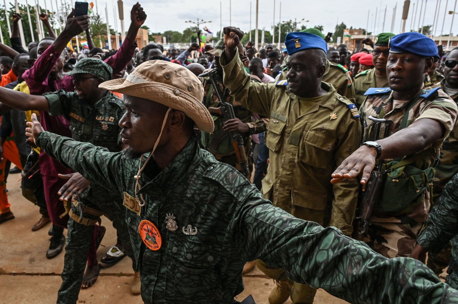 Members of Niger&#039;s military junta is greeted by pro-coup supporters in Niamey, Niger, Aug. 6, 2023. (AFP Photo)