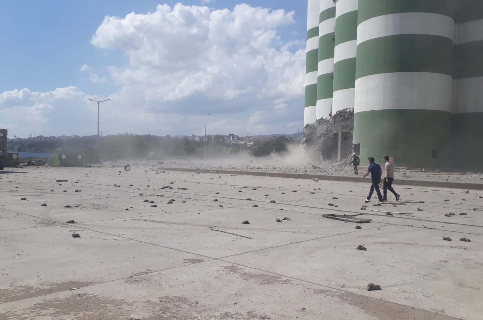 At least 12 injured in blast at grain warehouse in NW Türkiye