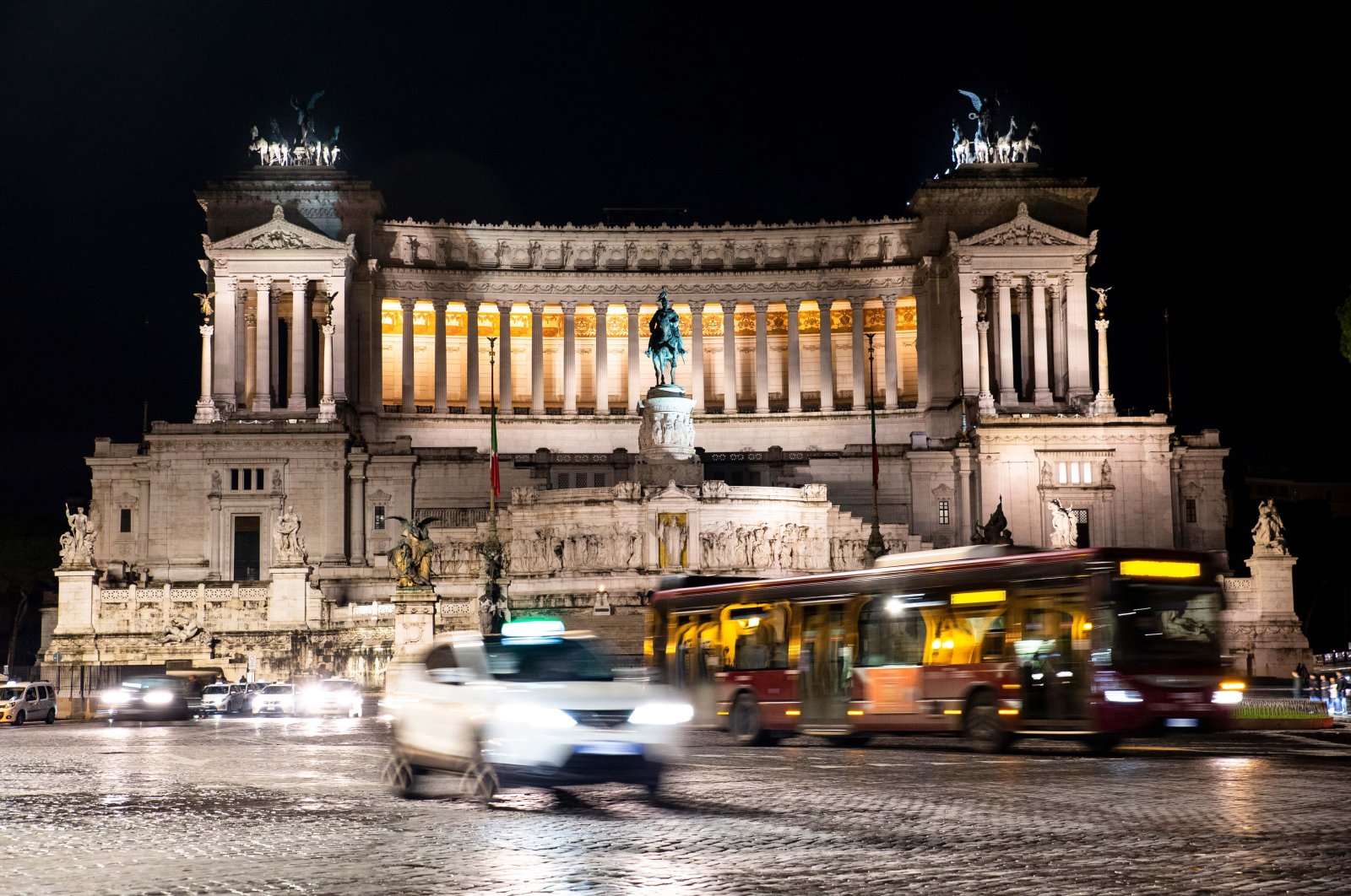 Per prevenire la guida in stato di ebbrezza, l’Italia offre corse notturne gratuite in taxi