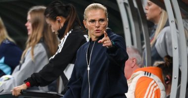England's coach Sarina Wiegman-Glotzbach gives instructions during the Australia and New Zealand 2023 Women's World Cup Group D football match between England and Denmark at Sydney Football Stadium, Sydney, Australia, July 28, 2023. (AFP Photo)