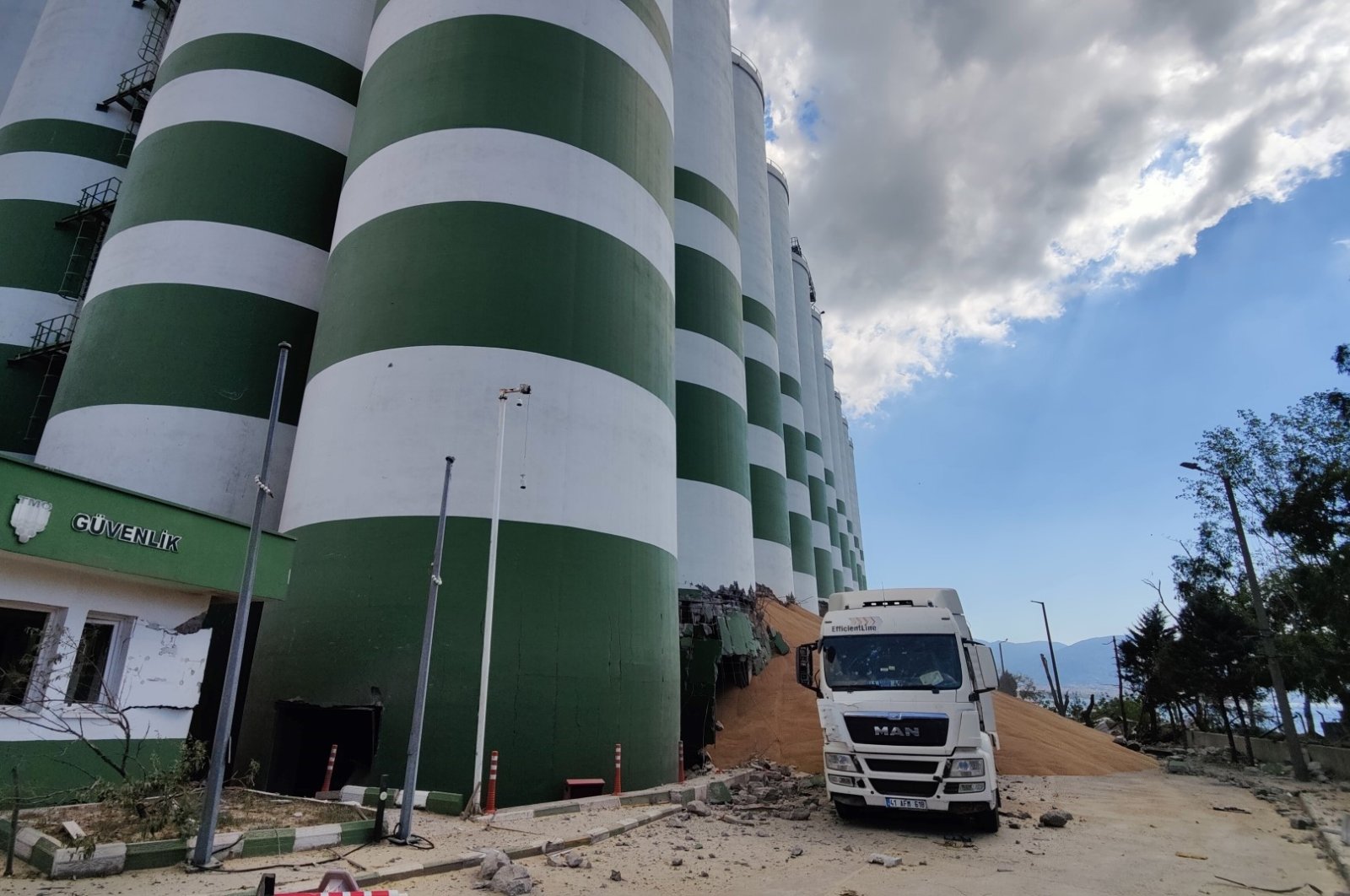 Front view of Turkish Grain Board warehouse a day after the explosion, Kocaeli, northwestern Türkiye, Aug. 8, 2023. (IHA Photo)