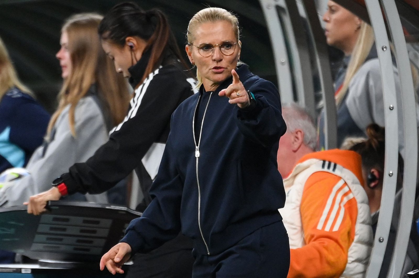 England&#039;s coach Sarina Wiegman-Glotzbach gives instructions during the Australia and New Zealand 2023 Women&#039;s World Cup Group D football match between England and Denmark at Sydney Football Stadium, Sydney, Australia, July 28, 2023. (AFP Photo)