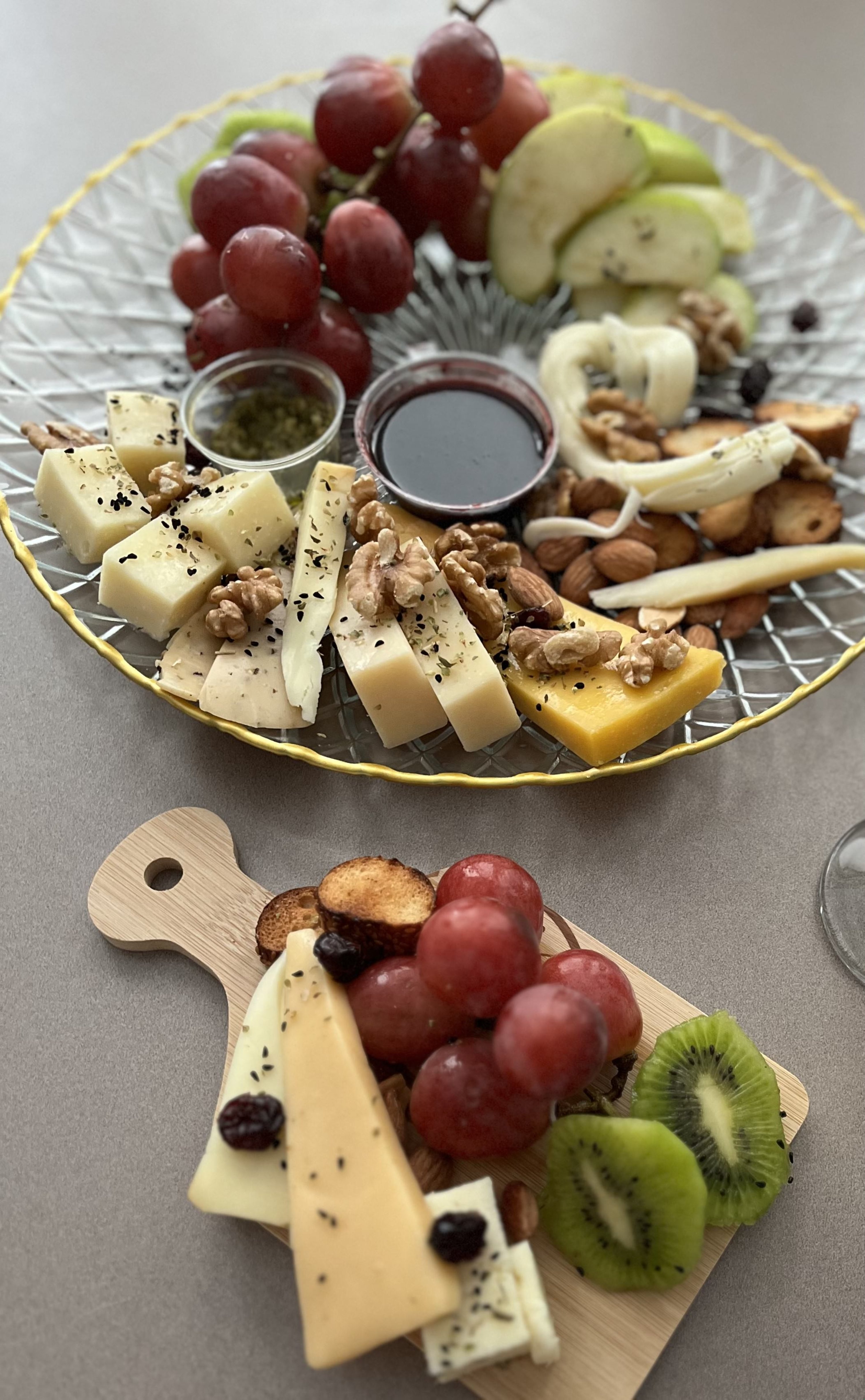 Cheese and fruit platters. (Photo by Burcu Başaran)