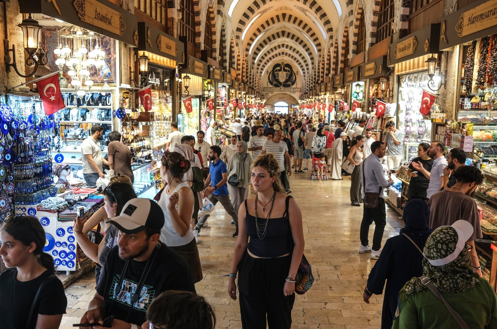 Türkiye’s unemployment rate hovers at 9.6% in June