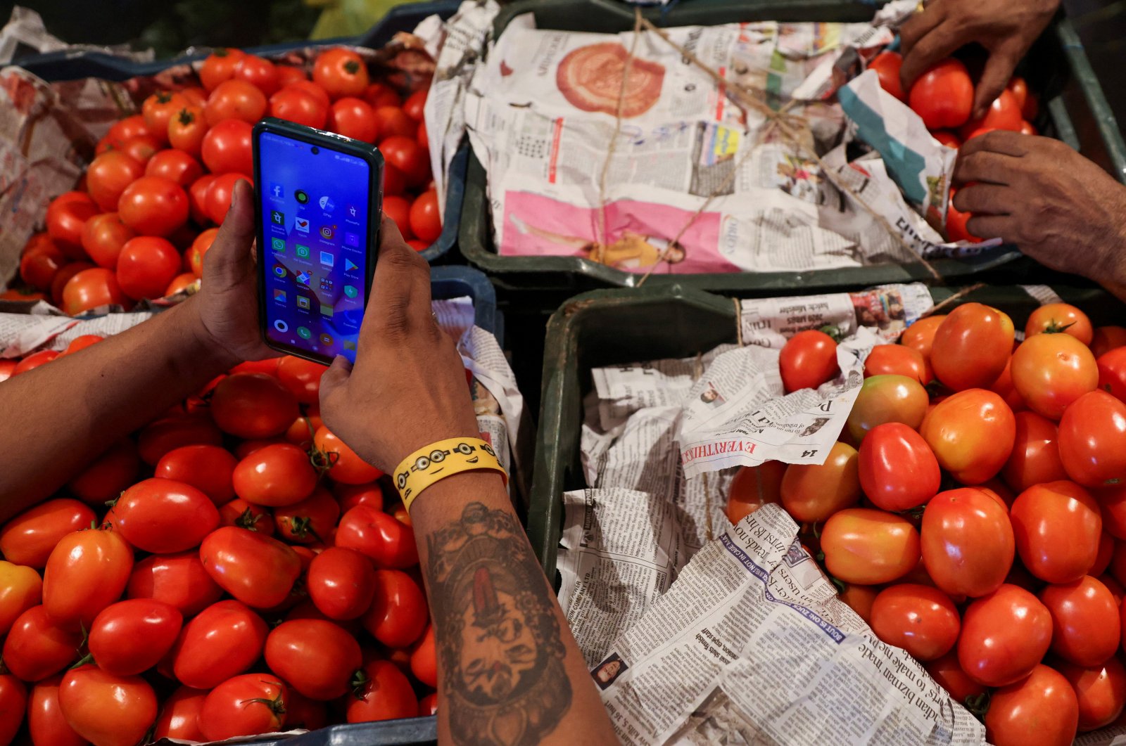 India’s central bank holds rates as food prices soar