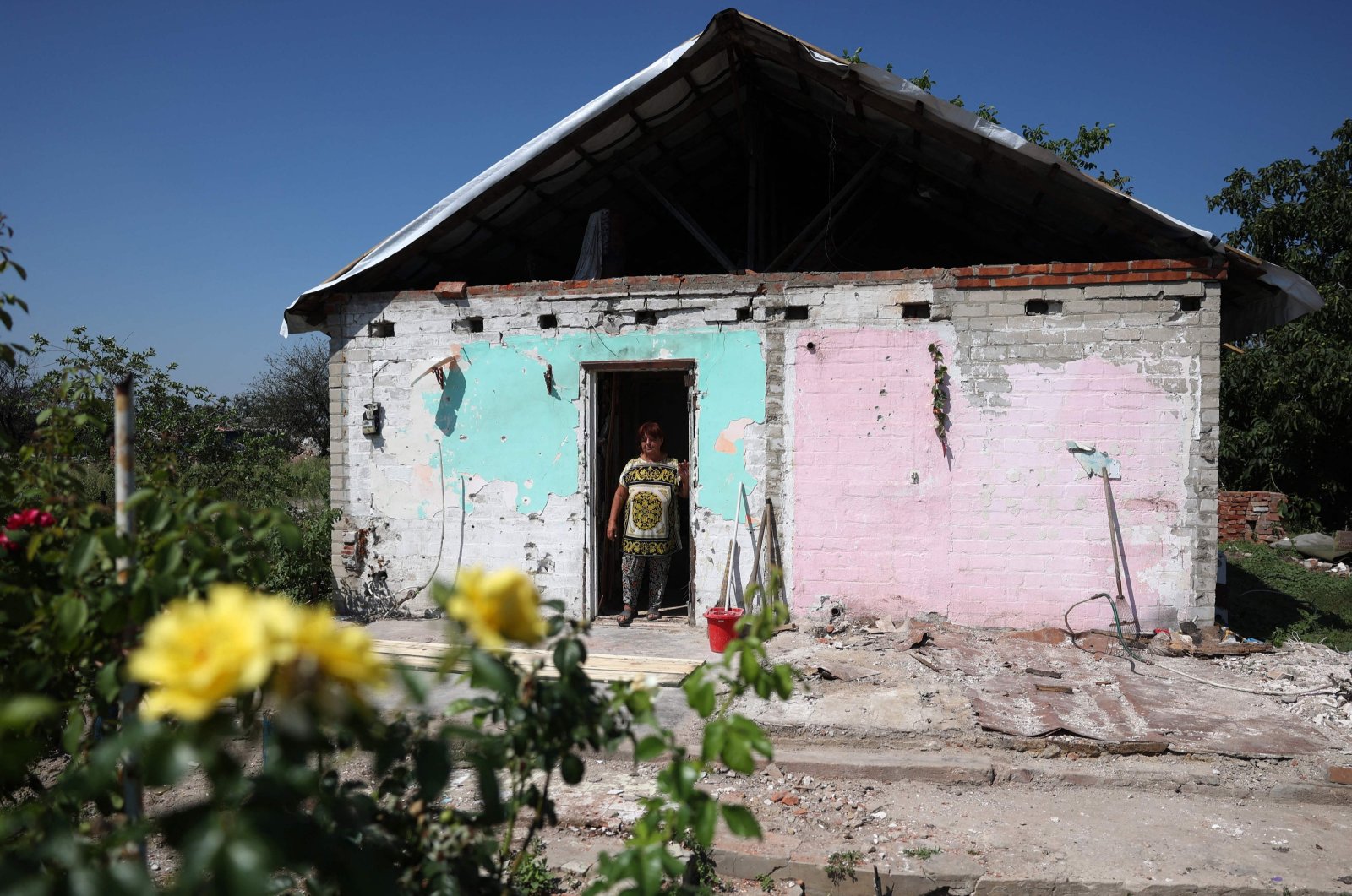 Ukraine orders evacuation as Russian military push on eastern front